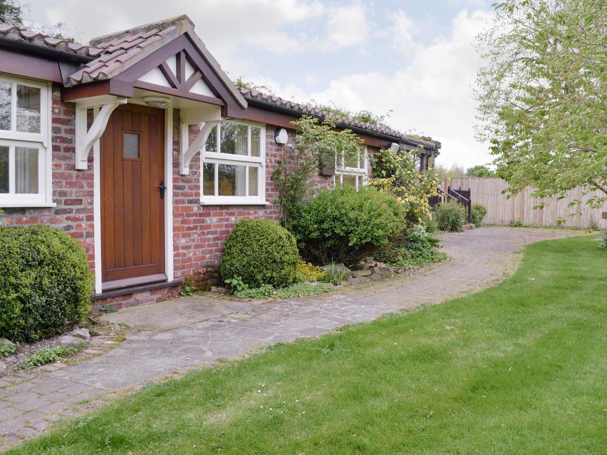 Walled Garden Lodge Ryehill Exterior foto