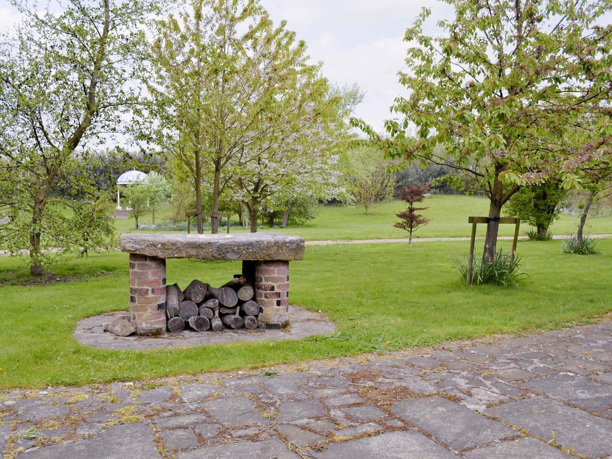 Walled Garden Lodge Ryehill Exterior foto